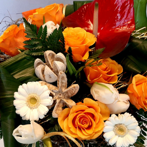 Bouquet sfumature arancione e giallo con fiori di stagione