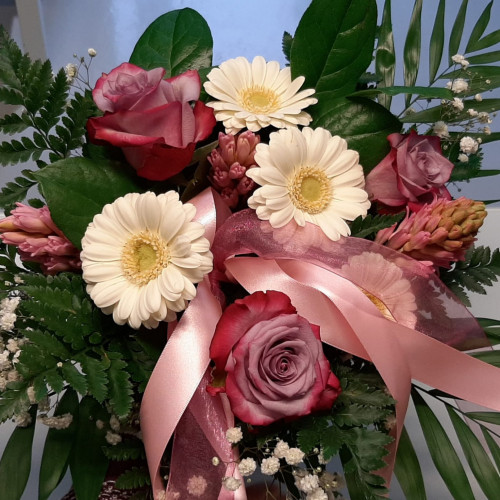 Bouquet colori pastello con rose